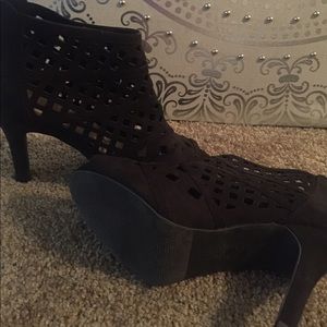 Lane Bryant 10w peep toe bootie